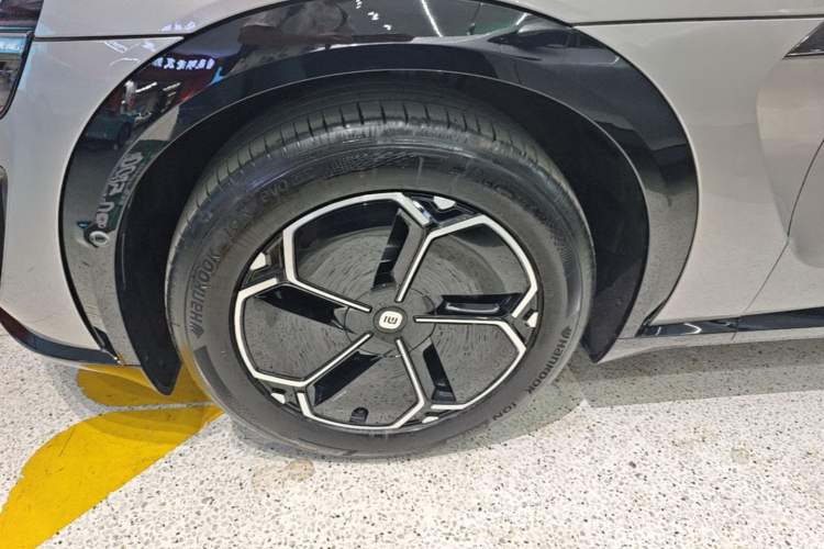 Used Xiaomi Auto YU7 2025 Ultra-Long Range Rear-Wheel Drive Version Exterior 2