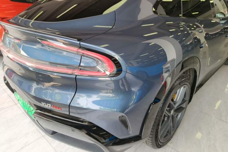 Used Xiaomi Auto YU7 2025 Ultra-Long Range High-Performance All-Wheel-Drive Max Edition Exterior 3