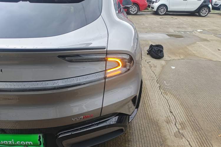 Used Xiaomi Auto YU7 2025 Ultra-Long Range High-Performance All-Wheel-Drive Max Edition Exterior 3