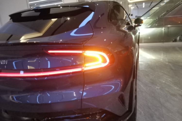 Used Xiaomi Auto YU7 2025 Ultra-Long Range High-Performance All-Wheel-Drive Max Edition Exterior 3