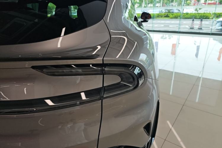 Used Xiaomi Auto YU7 2025 Ultra-Long Range High-Performance All-Wheel-Drive Max Edition Exterior 3