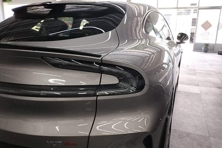 Used Xiaomi Auto YU7 2025 Ultra-Long Range High-Performance All-Wheel-Drive Max Edition Exterior 3