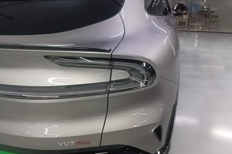 Used Xiaomi Auto YU7 2025 Ultra-Long Range High-Performance All-Wheel-Drive Max Edition Exterior 3