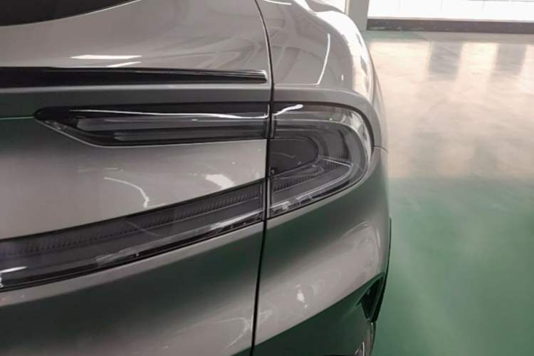 Used Xiaomi Auto YU7 2025 Ultra-Long Range High-Performance All-Wheel-Drive Max Edition Exterior 3