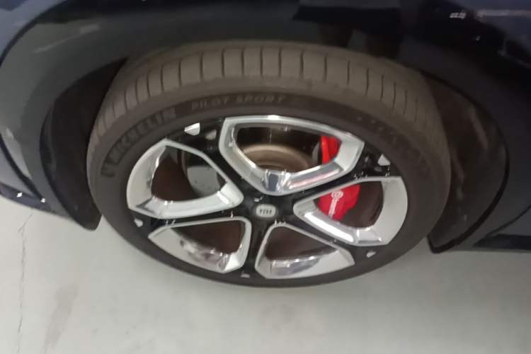 Used Xiaomi Auto YU7 2025 Ultra-Long Range High-Performance All-Wheel-Drive Max Edition Exterior 4