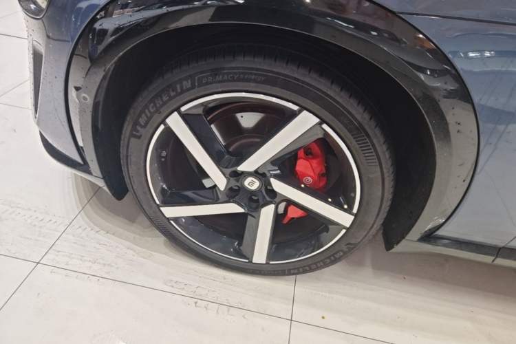 Used Xiaomi Auto YU7 2025 Ultra-Long Range High-Performance All-Wheel-Drive Max Edition Exterior 4