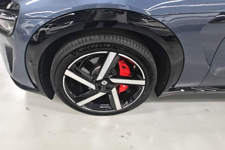 Used Xiaomi Auto YU7 2025 Ultra-Long Range High-Performance All-Wheel-Drive Max Edition Exterior 4