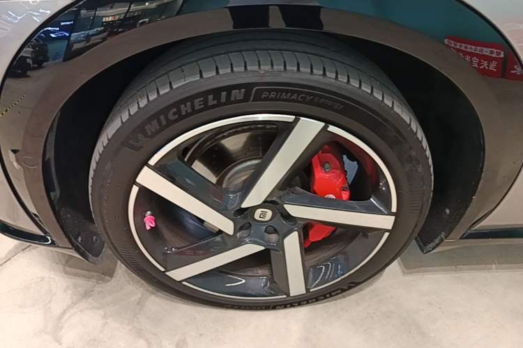 Used Xiaomi Auto YU7 2025 Ultra-Long Range High-Performance All-Wheel-Drive Max Edition Exterior 4