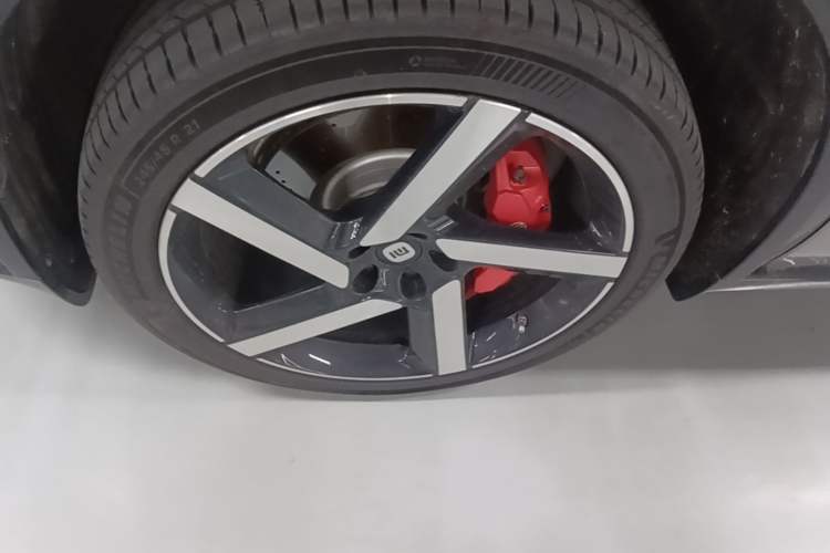 Used Xiaomi Auto YU7 2025 Ultra-Long Range High-Performance All-Wheel-Drive Max Edition Exterior 4