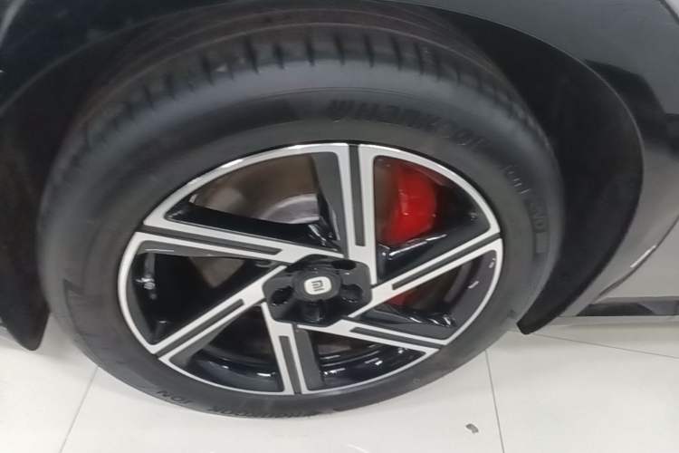 Used Xiaomi Auto YU7 2025 Ultra-Long Range All-Wheel Drive Pro Version Exterior 4