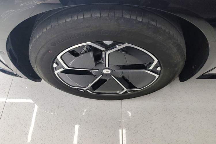 Used Xiaomi Auto YU7 2025 Ultra-Long Range Rear-Wheel Drive Version Exterior 4