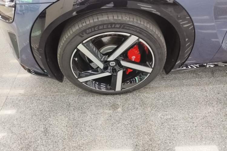 Used Xiaomi Auto YU7 2025 Ultra-Long Range High-Performance All-Wheel-Drive Max Edition Exterior 4