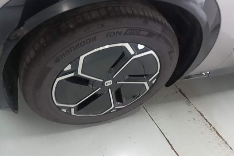 Used Xiaomi Auto YU7 2025 Ultra-Long Range Rear-Wheel Drive Version Exterior 4