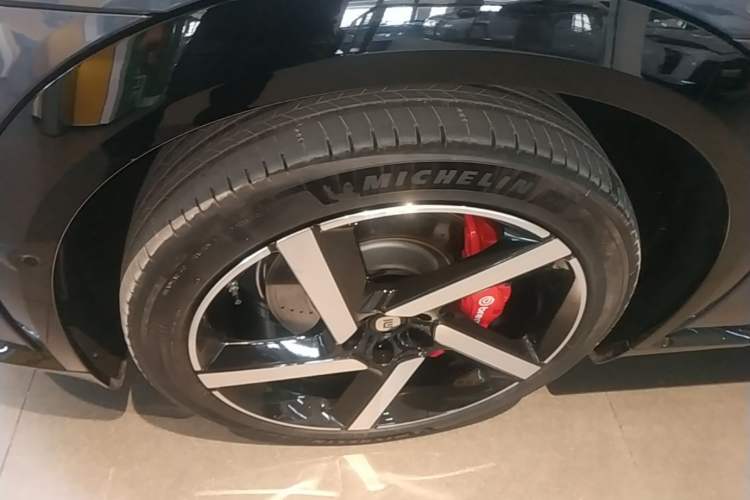 Used Xiaomi Auto YU7 2025 Ultra-Long Range High-Performance All-Wheel-Drive Max Edition Exterior 4