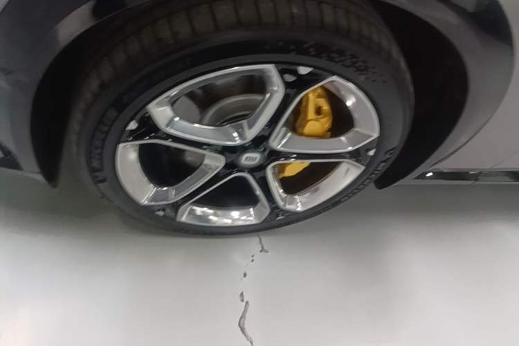 Used Xiaomi Auto YU7 2025 Ultra-Long Range High-Performance All-Wheel-Drive Max Edition Exterior 4