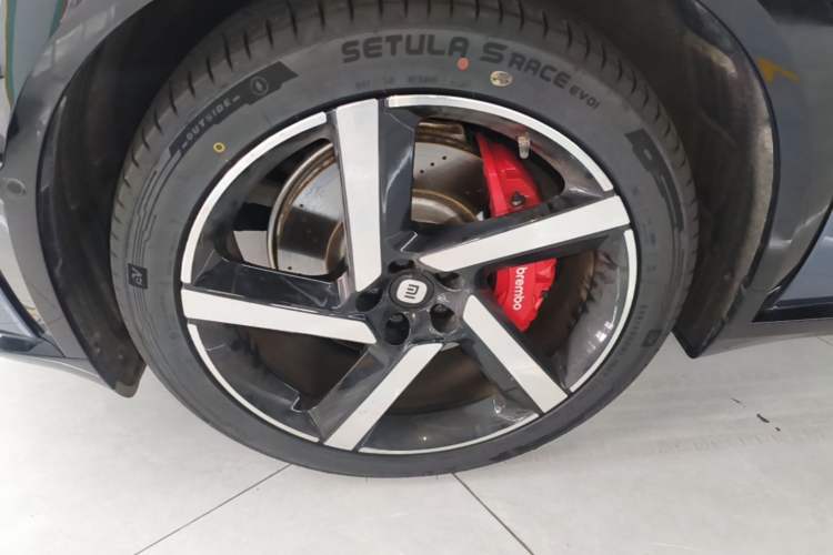 Used Xiaomi Auto YU7 2025 Ultra-Long Range High-Performance All-Wheel-Drive Max Edition Exterior 4