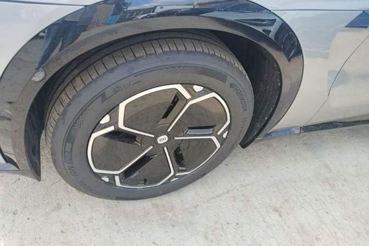 Used Xiaomi Auto YU7 2025 Ultra-Long Range Rear-Wheel Drive Version Exterior 4