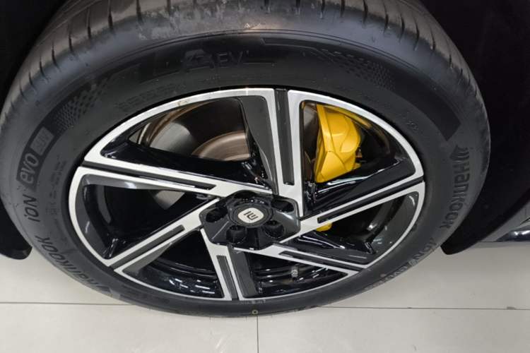 Used Xiaomi Auto YU7 2025 Ultra-Long Range Rear-Wheel Drive Version Exterior 4