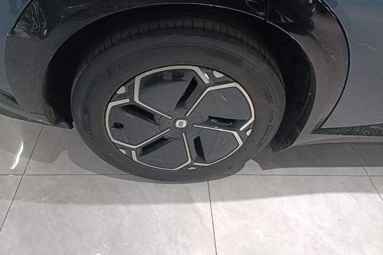 Used Xiaomi Auto YU7 2025 Ultra-Long Range Rear-Wheel Drive Version Exterior 5