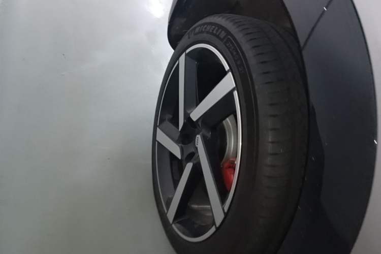 Used Xiaomi Auto YU7 2025 Ultra-Long Range High-Performance All-Wheel-Drive Max Edition Exterior 5