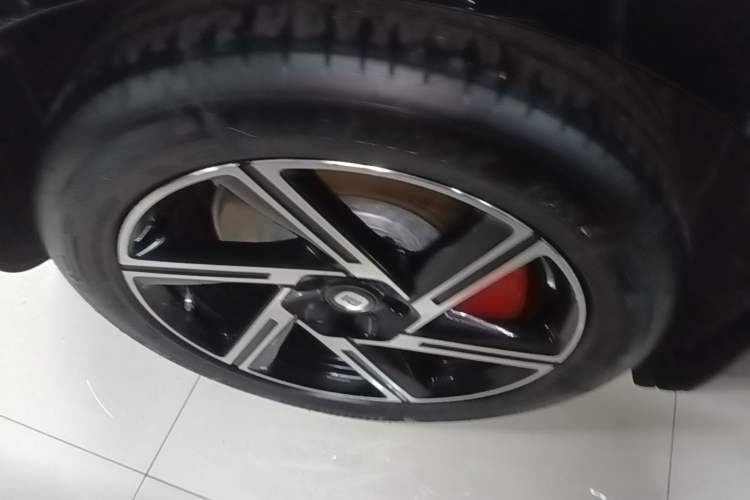 Used Xiaomi Auto YU7 2025 Ultra-Long Range All-Wheel Drive Pro Version Exterior 5