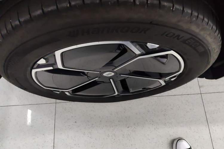 Used Xiaomi Auto YU7 2025 Ultra-Long Range Rear-Wheel Drive Version Exterior 5