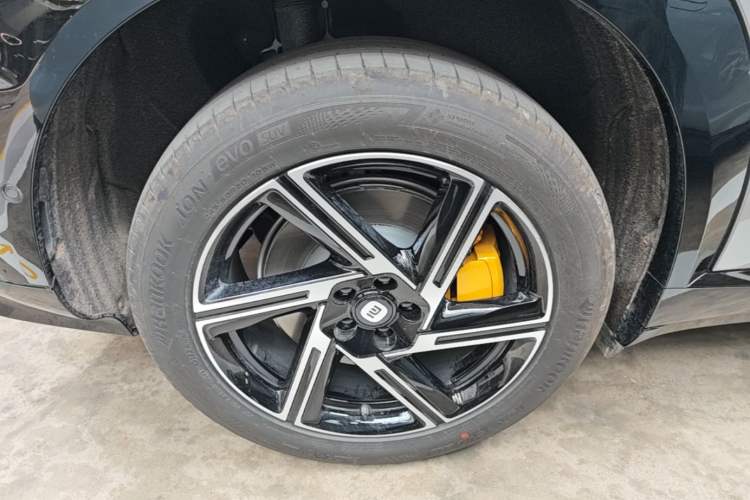 Used Xiaomi Auto YU7 2025 Ultra-Long Range All-Wheel Drive Pro Version Exterior 5