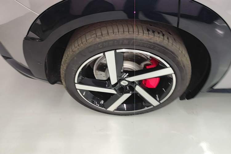 Used Xiaomi Auto YU7 2025 Ultra-Long Range High-Performance All-Wheel-Drive Max Edition Exterior 5