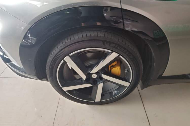 Used Xiaomi Auto YU7 2025 Ultra-Long Range All-Wheel Drive Pro Version Exterior 5