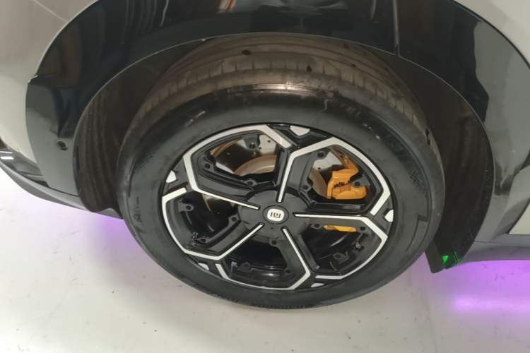 Used Xiaomi Auto YU7 2025 Ultra-Long Range High-Performance All-Wheel-Drive Max Edition Exterior 5