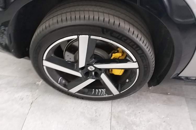 Used Xiaomi Auto YU7 2025 Ultra-Long Range High-Performance All-Wheel-Drive Max Edition Exterior 5