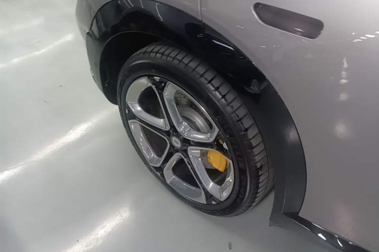 Used Xiaomi Auto YU7 2025 Ultra-Long Range High-Performance All-Wheel-Drive Max Edition Exterior 5