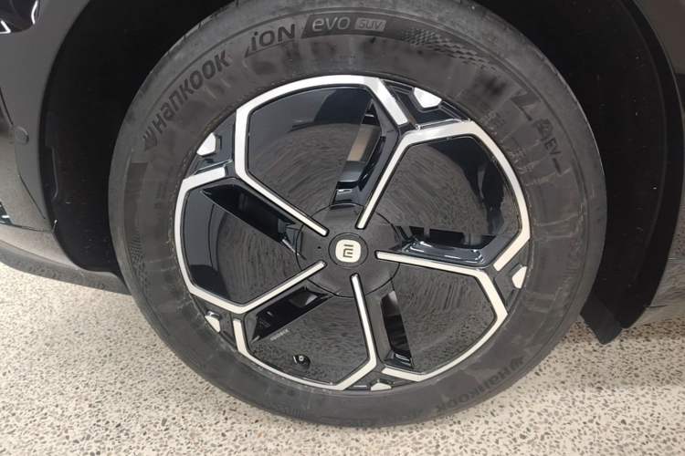 Used Xiaomi Auto YU7 2025 Ultra-Long Range Rear-Wheel Drive Version Exterior 5