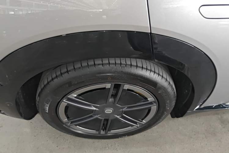 Used Xiaomi Auto YU7 2025 Ultra-Long Range All-Wheel Drive Pro Version Exterior 5