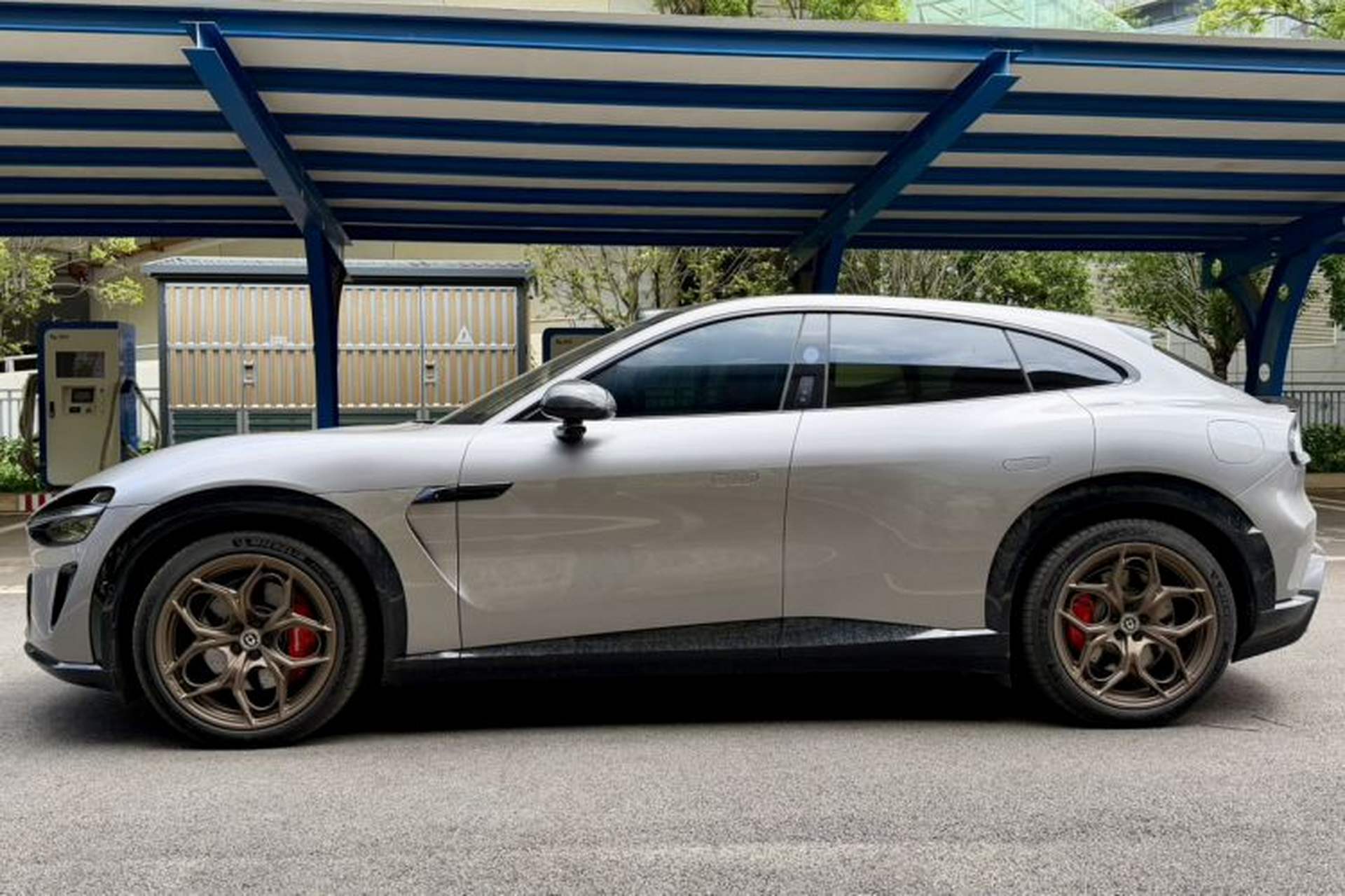 Used Xiaomi Auto YU7 2025 Ultra-Long Range High-Performance All-Wheel-Drive Max Edition Exterior 6