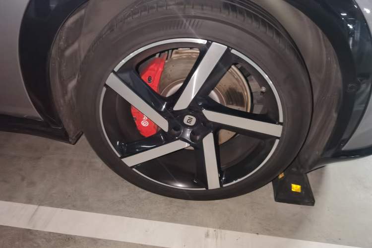 Used Xiaomi Auto YU7 2025 Ultra-Long Range High-Performance All-Wheel-Drive Max Edition Exterior 7