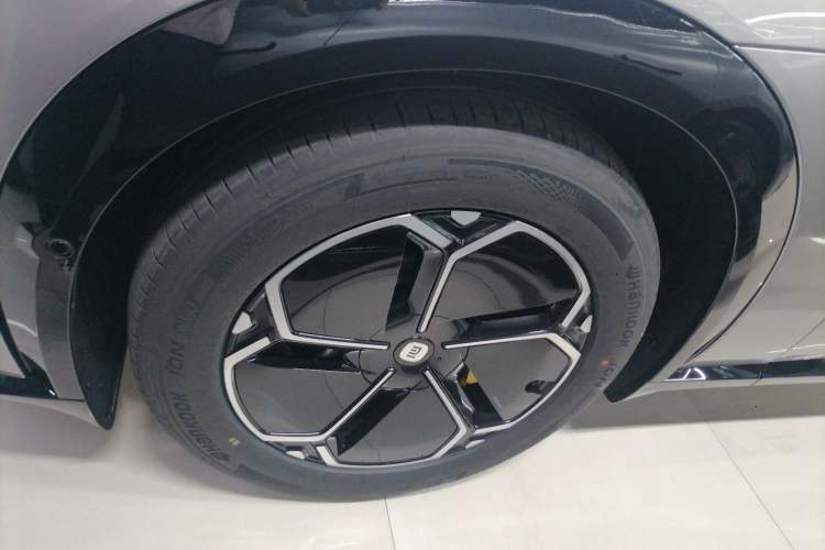 Used Xiaomi Auto YU7 2025 Ultra-Long Range High-Performance All-Wheel-Drive Max Edition Exterior 7