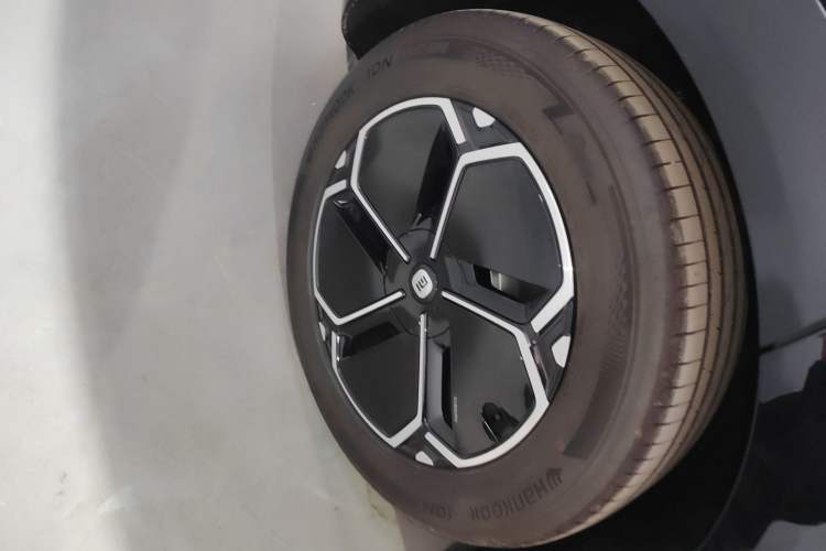 Used Xiaomi Auto YU7 2025 Ultra-Long Range All-Wheel Drive Pro Version Exterior 8