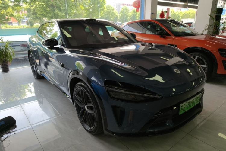 Used Xiaomi Auto YU7 2025 Ultra-Long Range High-Performance All-Wheel-Drive Max Edition Front Right 45 Deg