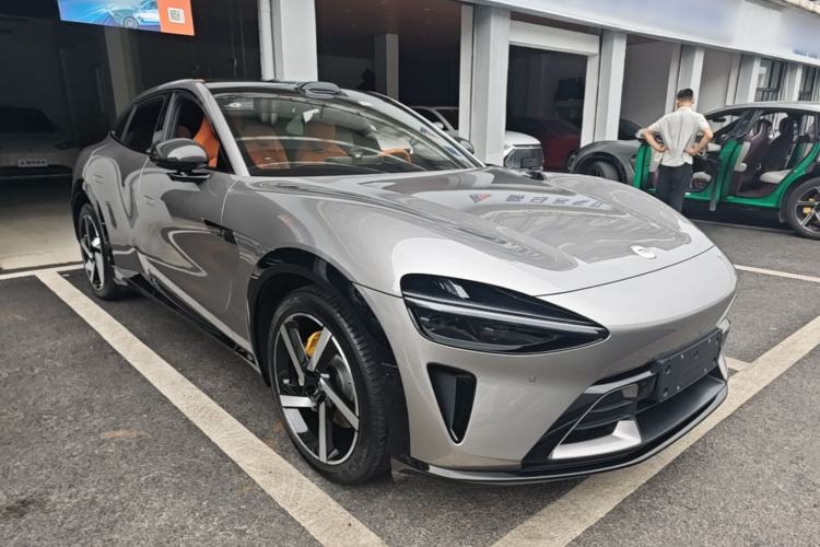 Used Xiaomi Auto YU7 2025 Ultra-Long Range High-Performance All-Wheel-Drive Max Edition Front Right 45 Deg