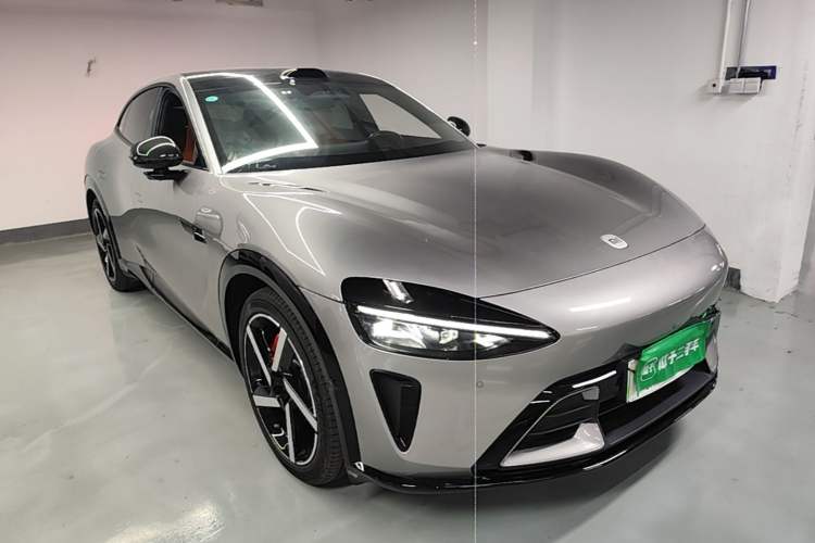 Used Xiaomi Auto YU7 2025 Ultra-Long Range High-Performance All-Wheel-Drive Max Edition Front Right 45 Deg