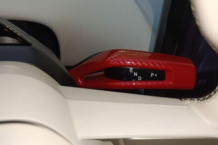 Used Xiaomi Auto YU7 2025 Ultra-Long Range High-Performance All-Wheel-Drive Max Edition Gear Lever