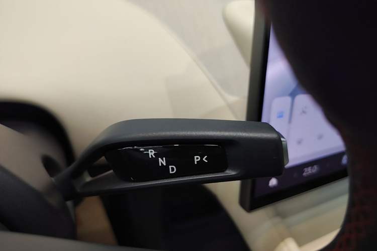 Used Xiaomi Auto YU7 2025 Ultra-Long Range High-Performance All-Wheel-Drive Max Edition Gear Lever