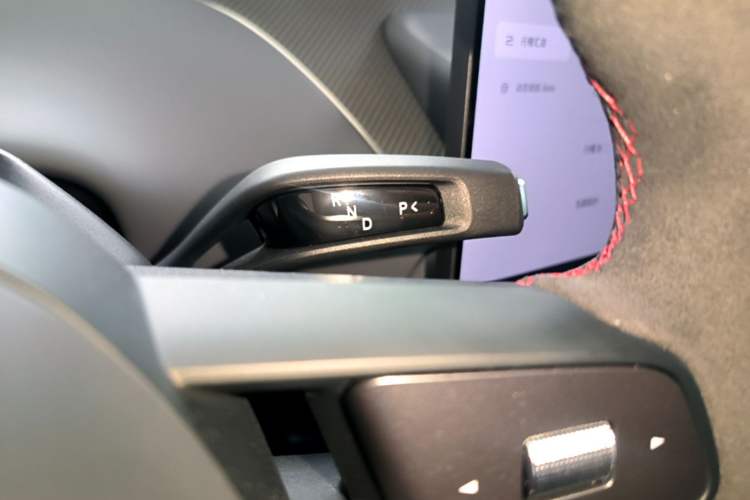 Used Xiaomi Auto YU7 2025 Ultra-Long Range High-Performance All-Wheel-Drive Max Edition Gear Lever