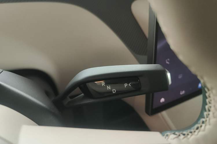 Used Xiaomi Auto YU7 2025 Ultra-Long Range High-Performance All-Wheel-Drive Max Edition Gear Lever