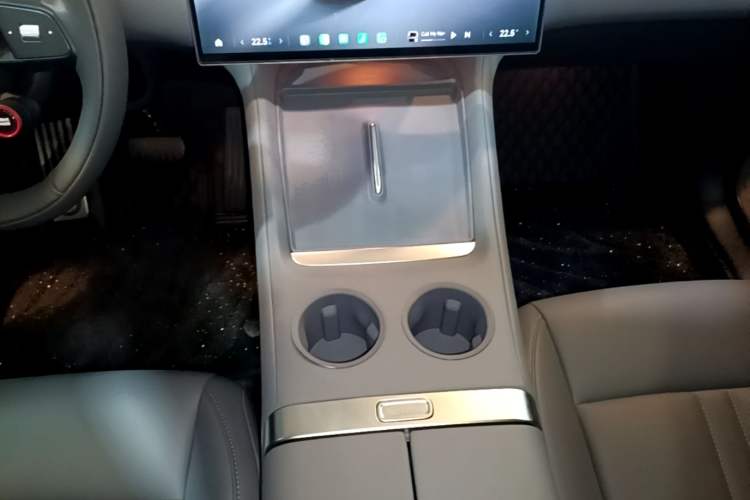Used Xiaomi Auto YU7 2025 Ultra-Long Range Rear-Wheel Drive Version Gear Lever