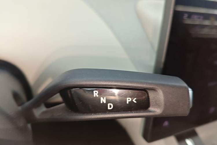 Used Xiaomi Auto YU7 2025 Ultra-Long Range High-Performance All-Wheel-Drive Max Edition Gear Lever