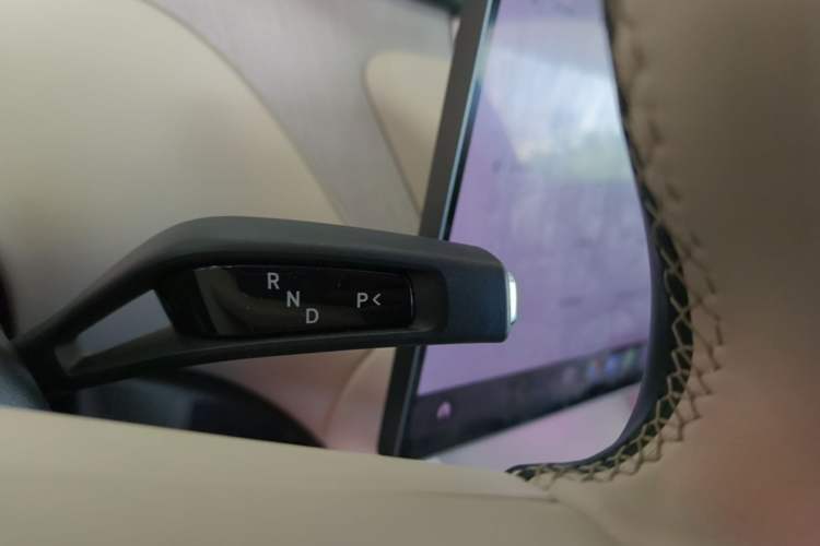 Used Xiaomi Auto YU7 2025 Ultra-Long Range High-Performance All-Wheel-Drive Max Edition Gear Lever