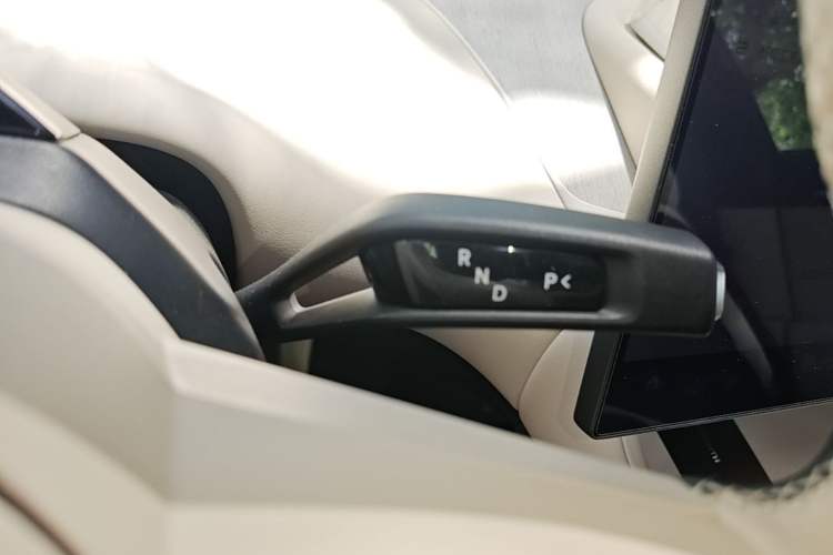Used Xiaomi Auto YU7 2025 Ultra-Long Range Rear-Wheel Drive Version Gear Lever