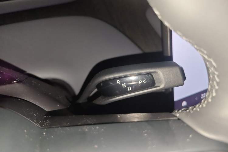 Used Xiaomi Auto YU7 2025 Ultra-Long Range High-Performance All-Wheel-Drive Max Edition Gear Lever